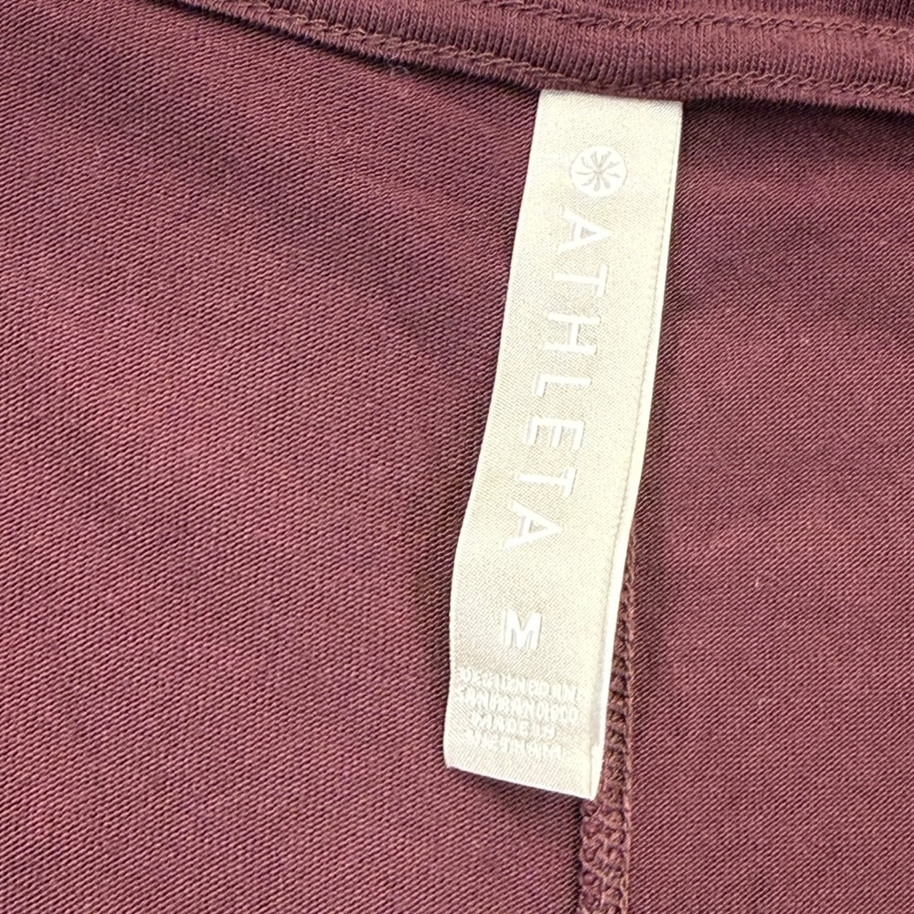 Athleta Womens Medium Burgundy Scoop Neck Long Sleeve Curved Hem T-Shirt Top - Picture 3 of 8